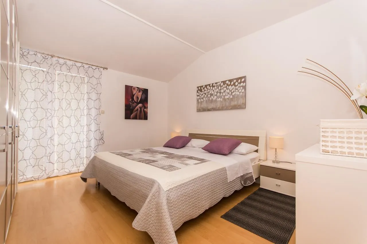 Apartments Barba Trogir 0*,  Kroatien